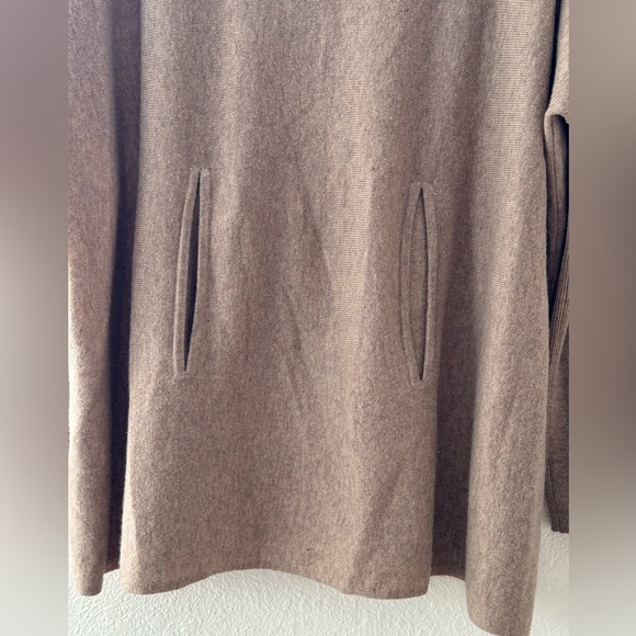 Garnet Hill Tan Cashmere Wool Oversized Kangaroo Pocket Turtleneck Sweater M - Picture 5 of 16